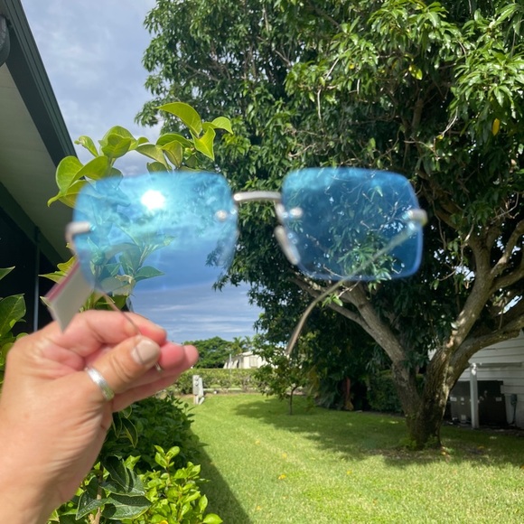 QUAY AUSTRALIA TTYL Gradient Rimless Sunglasses In Silver/Blue Iridescent - Picture 6 of 15